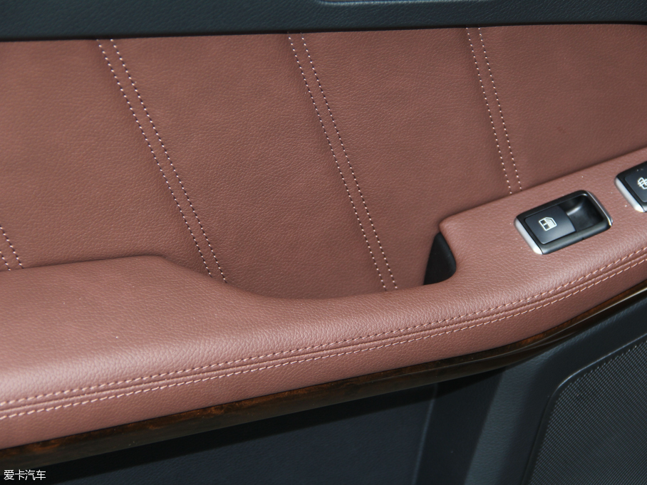 2015YE E 320L 4MATIC A