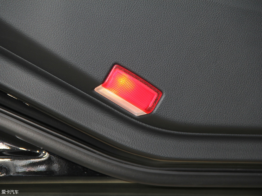 2015YE E 320L 4MATIC A