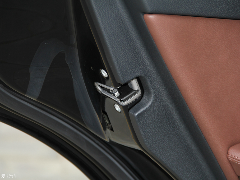 2015YE E 320L 4MATIC A