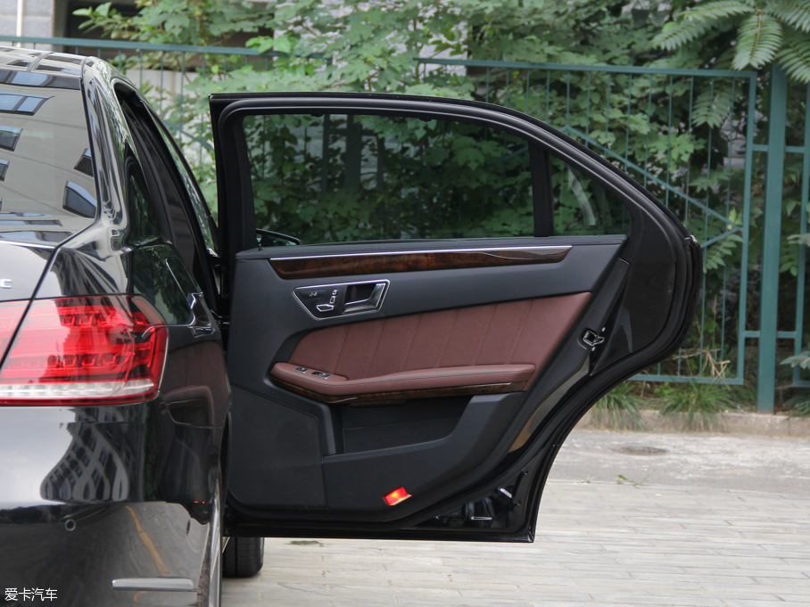 2015YE E 320L 4MATIC A