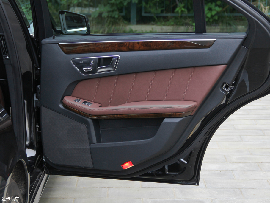 2015YE E 320L 4MATIC A