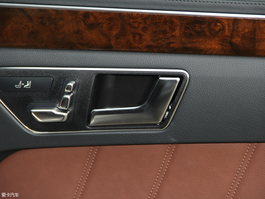 2015YE E 320L 4MATIC A