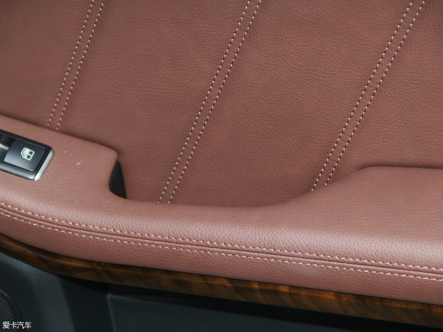 2015YE E 320L 4MATIC A