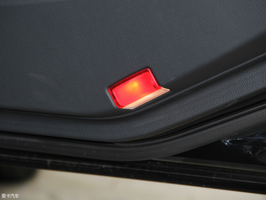 2015YE E 320L 4MATIC A