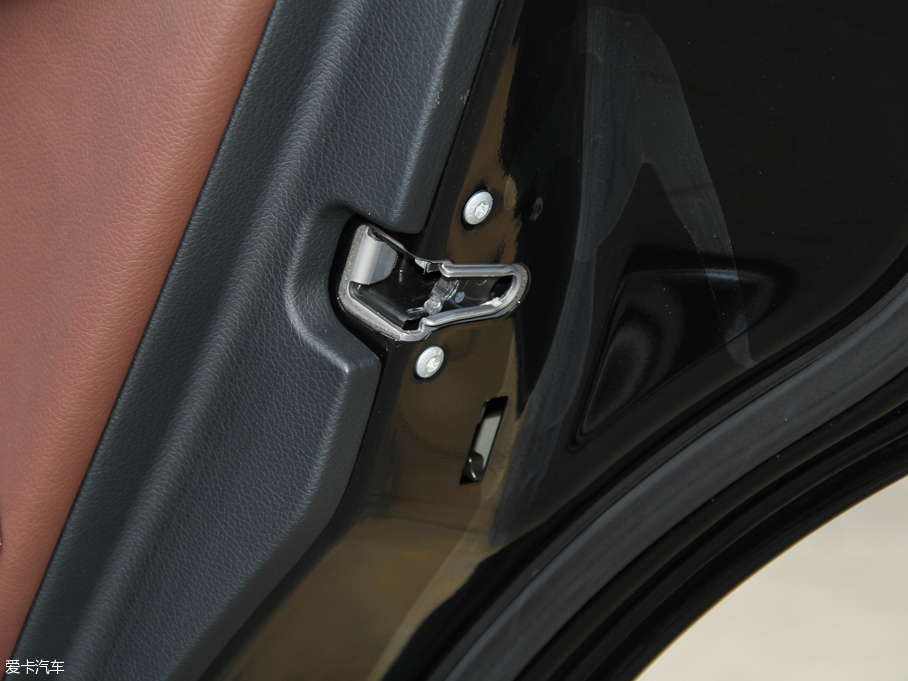 2015YE E 320L 4MATIC A