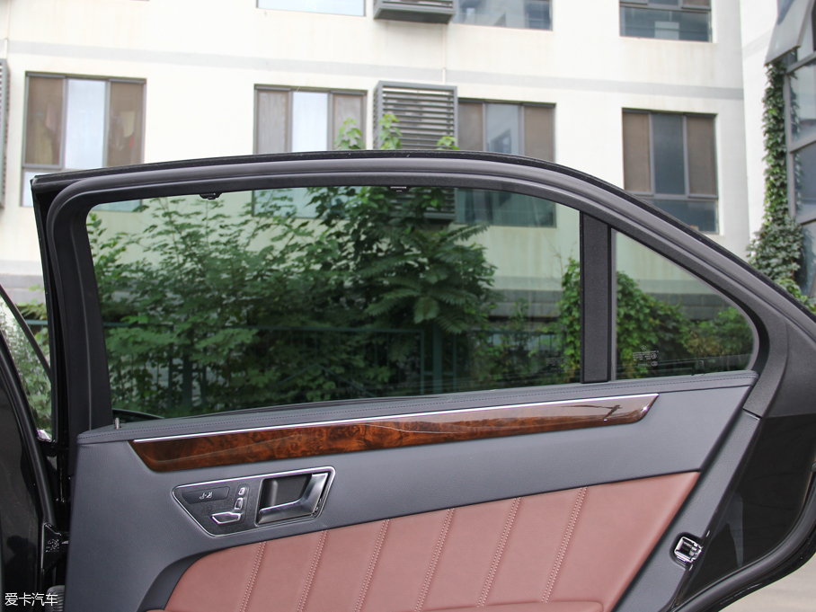 2015YE E 320L 4MATIC A