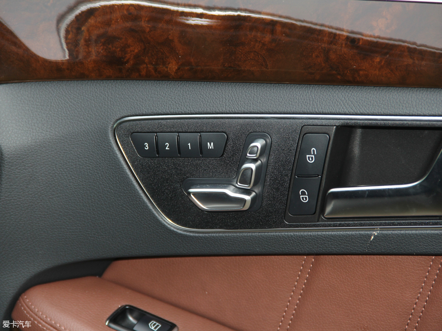 2015YE E 320L 4MATIC A