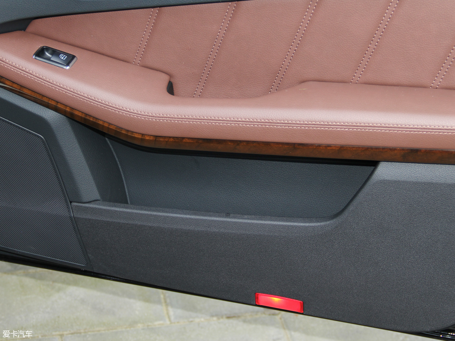 2015YE E 320L 4MATIC A