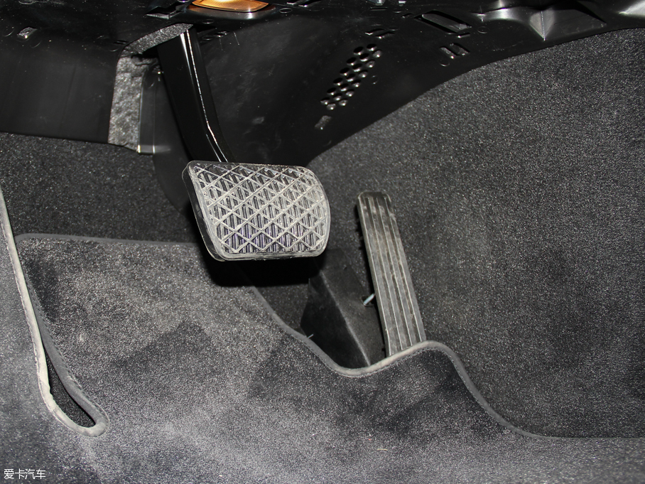 2015YE E 320L 4MATIC A