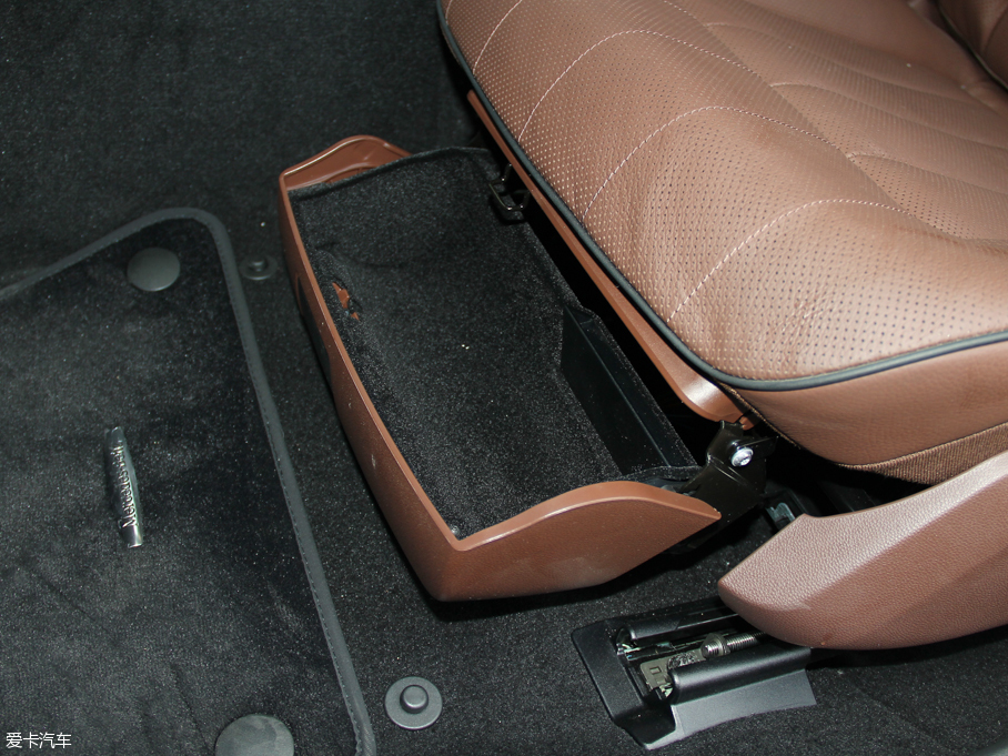 2015YE E 320L 4MATIC A