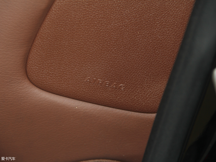 2015YE E 320L 4MATIC A