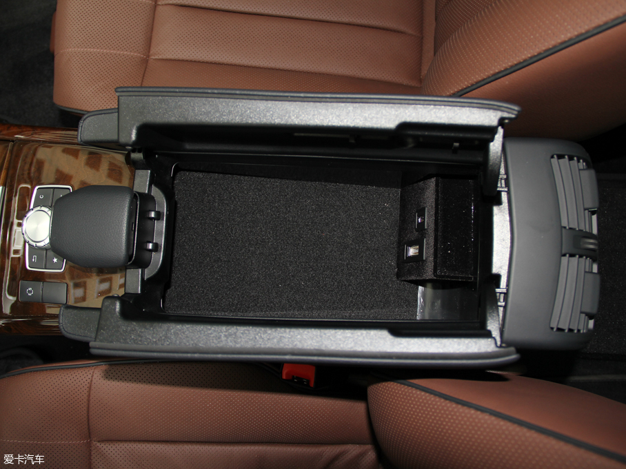 2015YE E 320L 4MATIC A