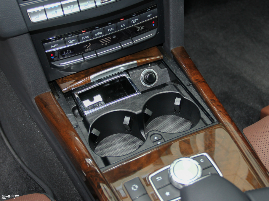 2015YE E 320L 4MATIC A