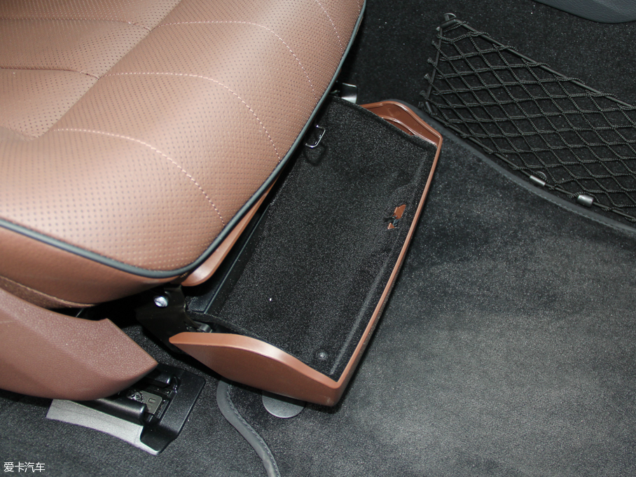 2015YE E 320L 4MATIC A