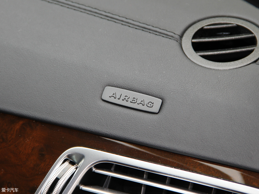 2015YE E 320L 4MATIC A