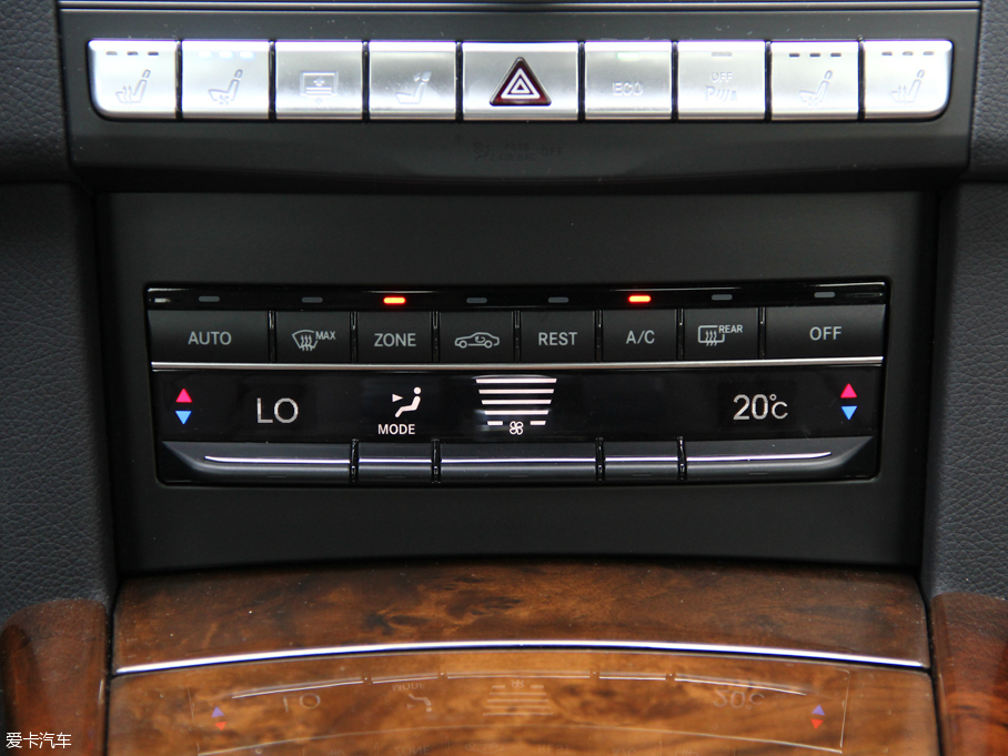 2015YE E 320L 4MATIC A