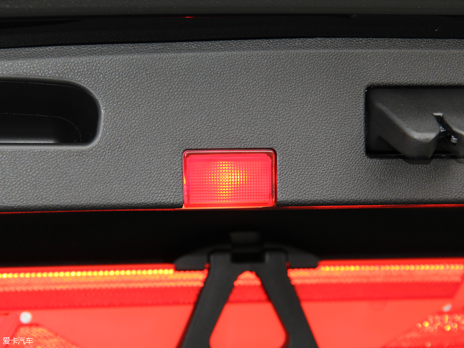 2015YE E 320L 4MATIC A