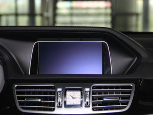 2015款E 320L 中控台显示屏
