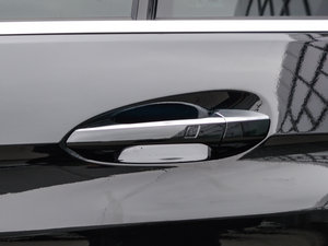 2015E 320L 4MATIC A ^