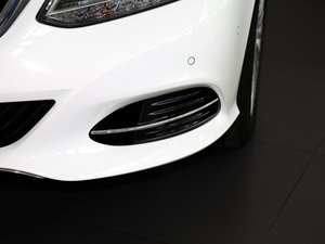 2015款改款 E 200L 前雾灯