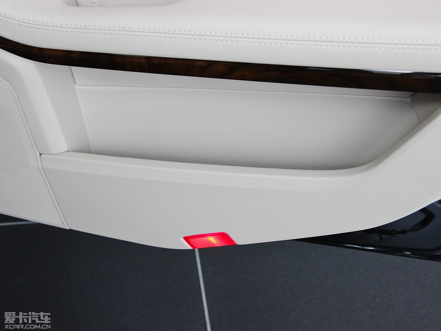 2015YE(j)Դ E 400L Hybrid