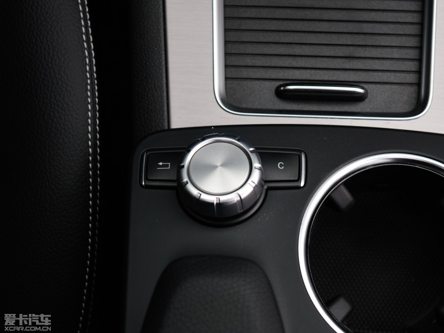 2015��YGLK �O�°� GLK 300 4MATIC �r����