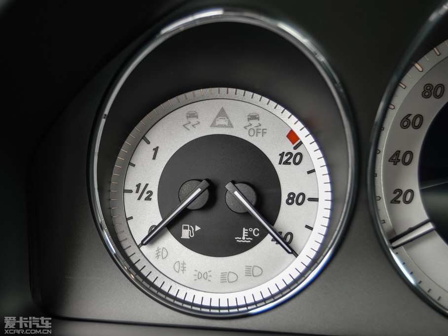 2015YGLK O° GLK 260 4MATIC (dng)