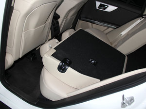 2015款极致版 GLK 300 4MATIC 时尚型 后排座椅放倒