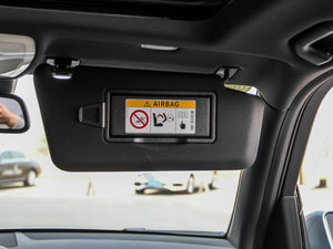 2015O° GLK 260 4MATIC r g