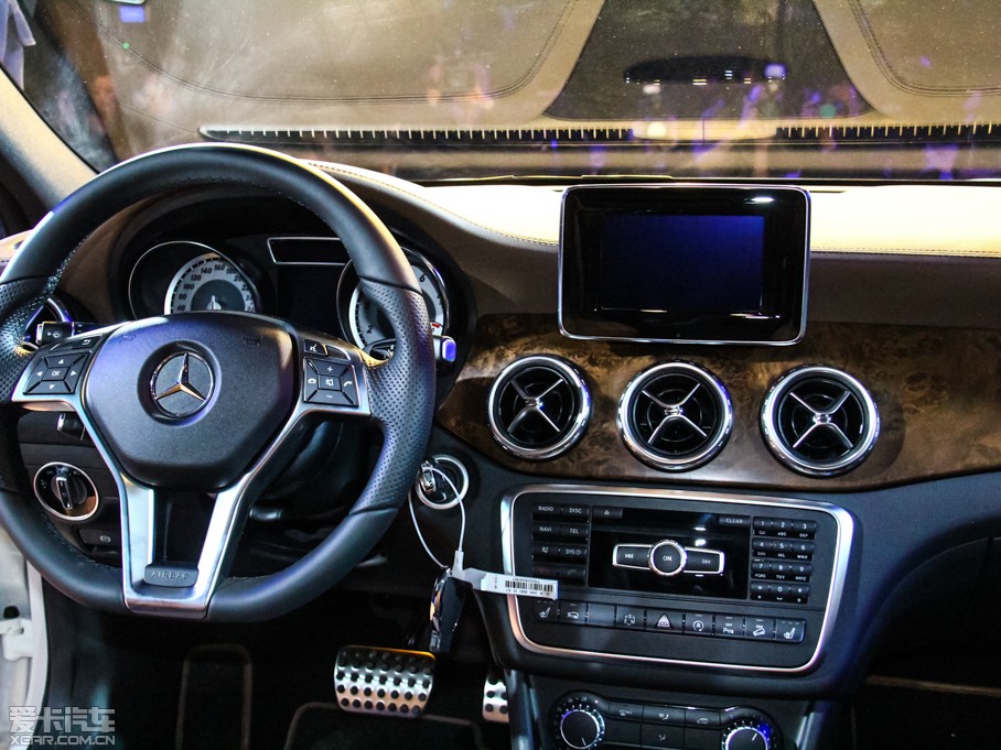 2015YGLA GLA 220 4MATIC A