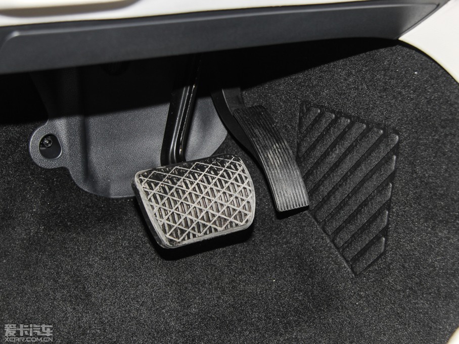 2015YGLA GLA 220 4MATIC r