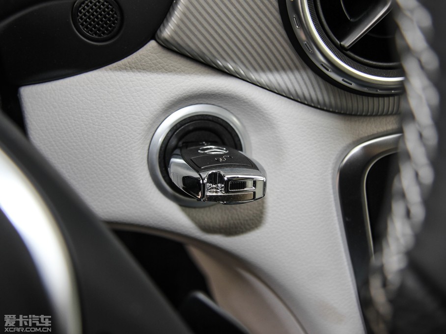 2015YGLA GLA 220 4MATIC r