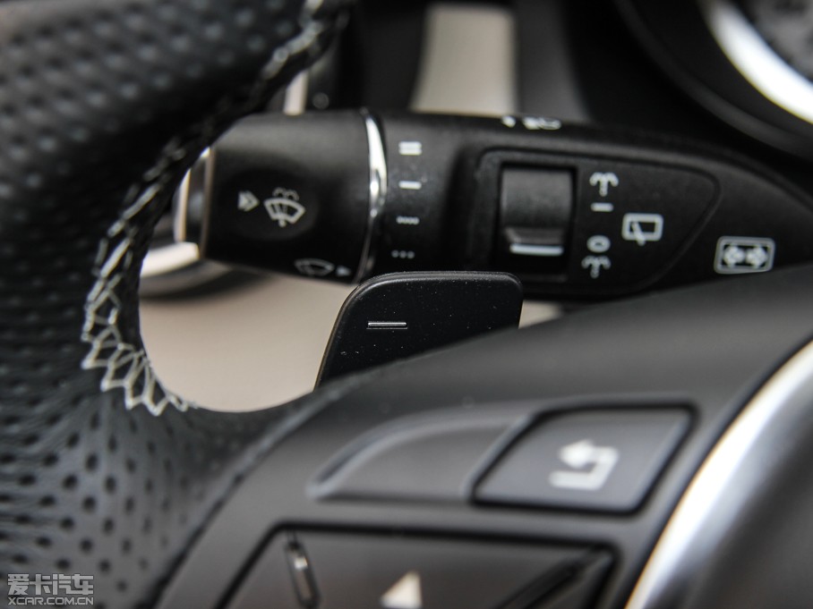 2015YGLA GLA 220 4MATIC r