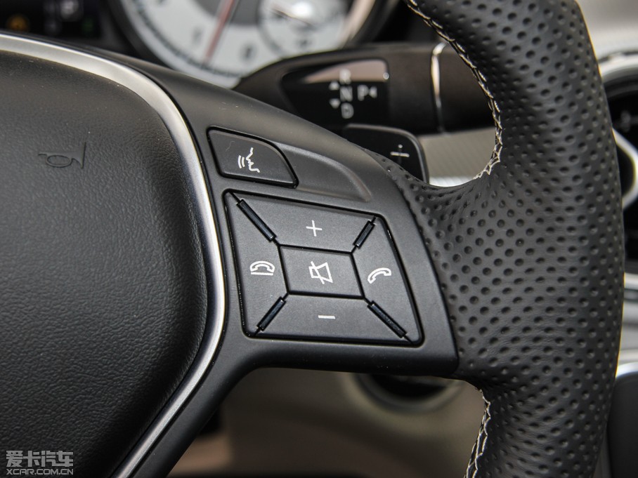 2015YGLA GLA 220 4MATIC r