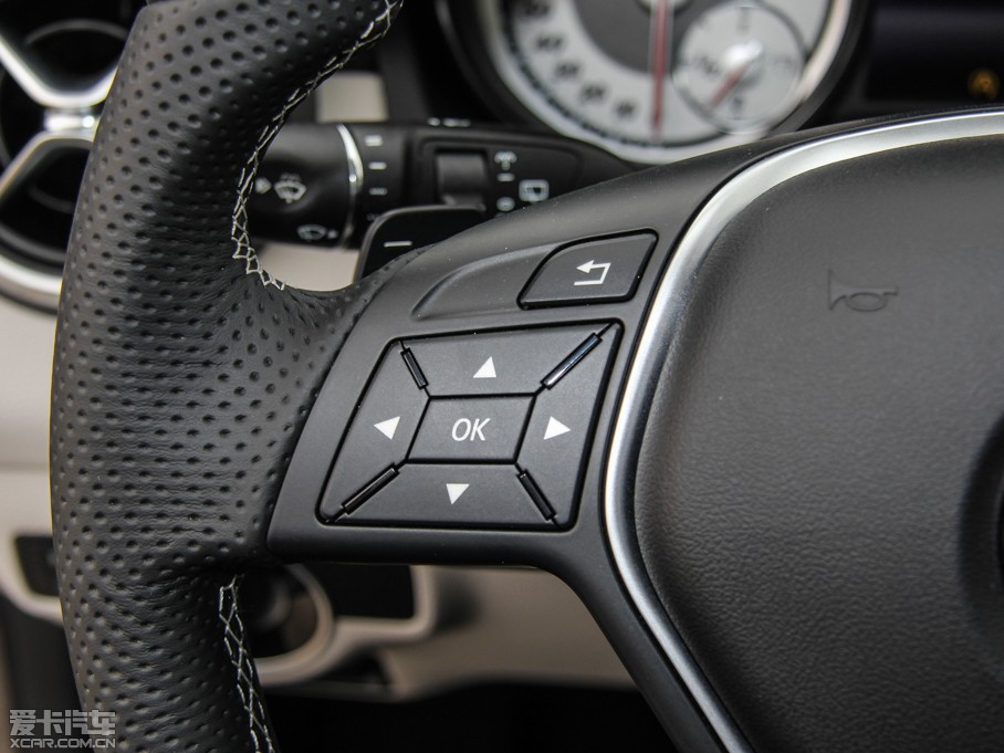 2015YGLA GLA 220 4MATIC r