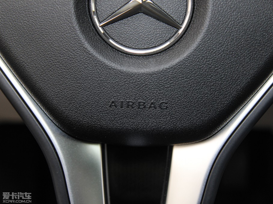 2015YGLA GLA 220 4MATIC r