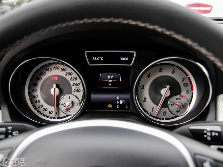 2015YGLA GLA 220 4MATIC r