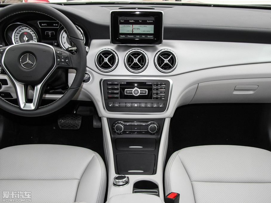 2015YGLA GLA 220 4MATIC r