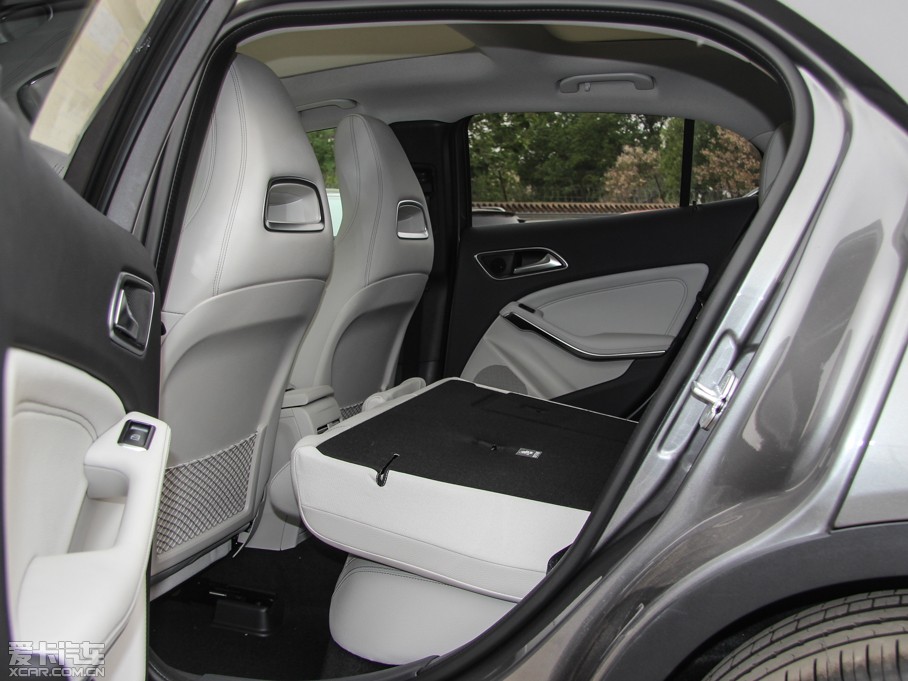 2015YGLA GLA 220 4MATIC r