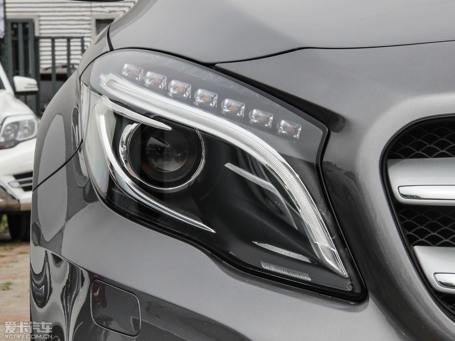 2015YGLA GLA 220 4MATIC r