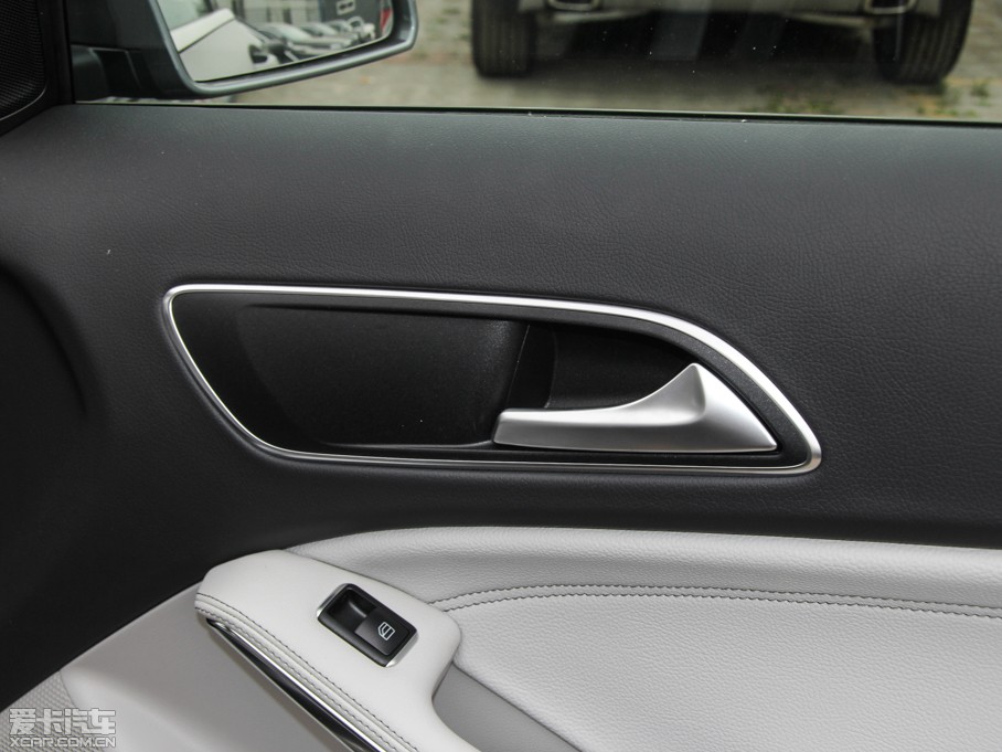 2015YGLA GLA 220 4MATIC r(sh)