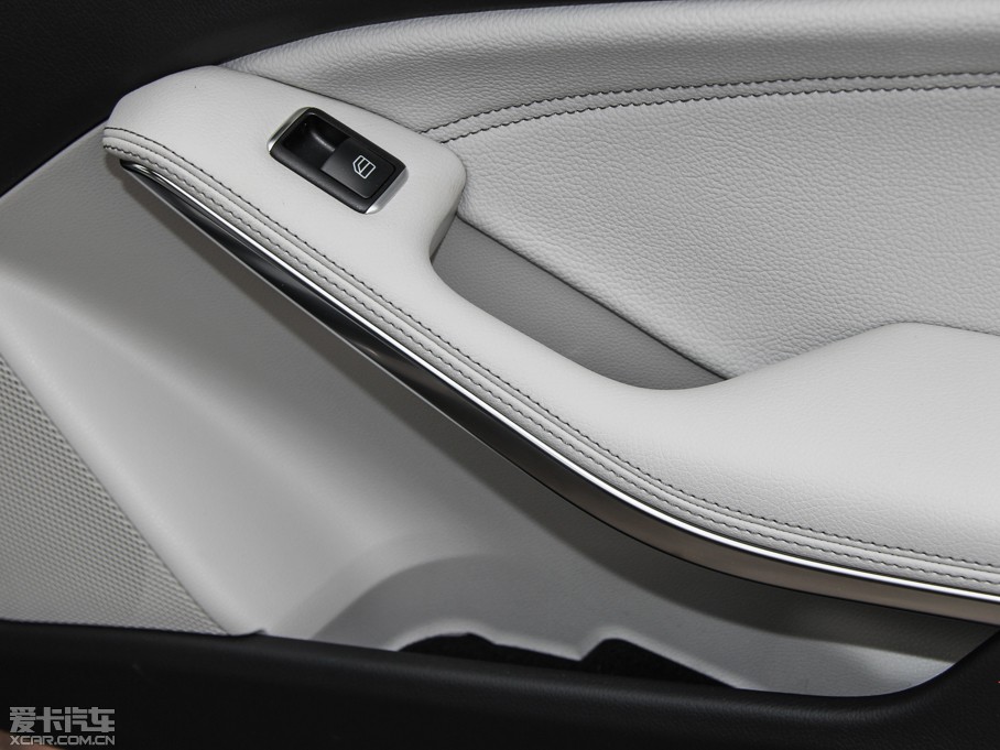 2015YGLA GLA 220 4MATIC r