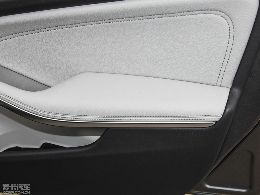 2015YGLA GLA 220 4MATIC r