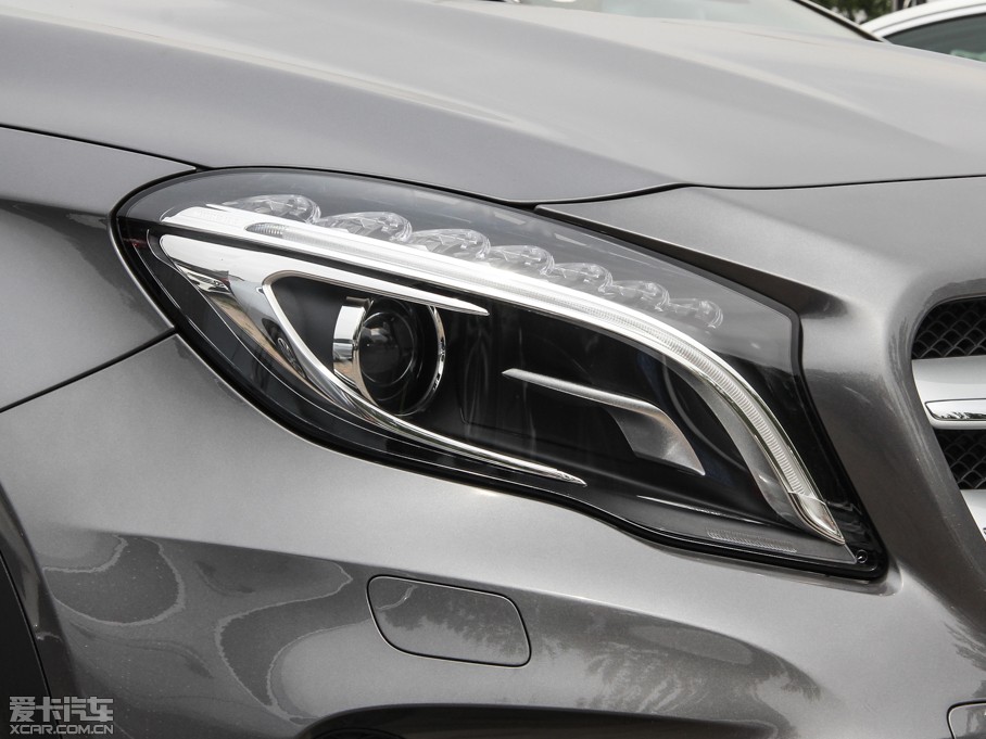 2015YGLA GLA 220 4MATIC r