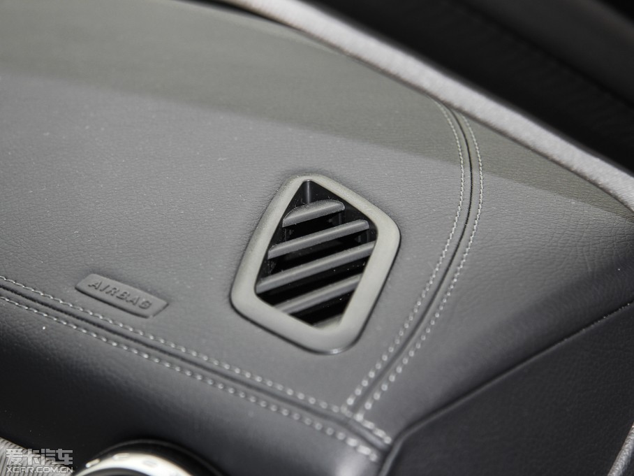 2015YGLA GLA 220 4MATIC r