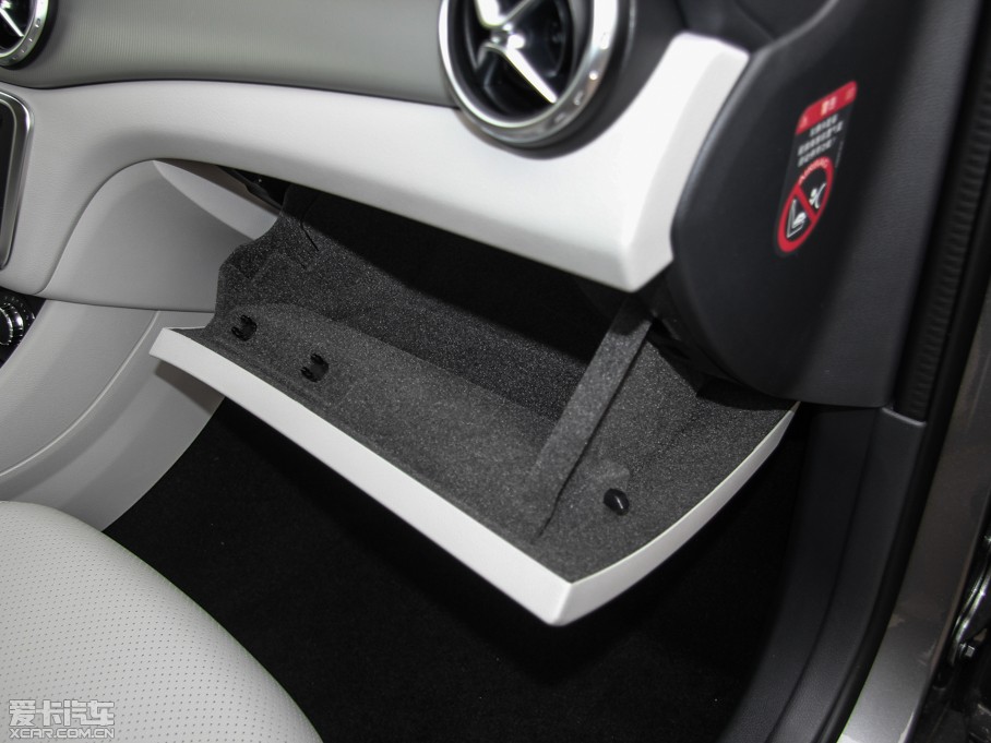 2015YGLA GLA 220 4MATIC r