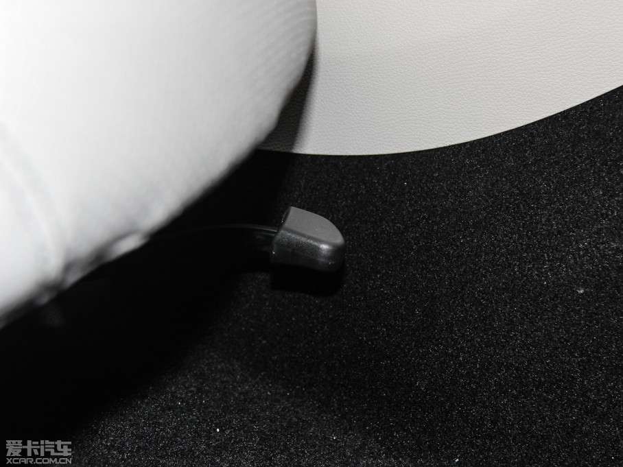 2015YGLA GLA 220 4MATIC r