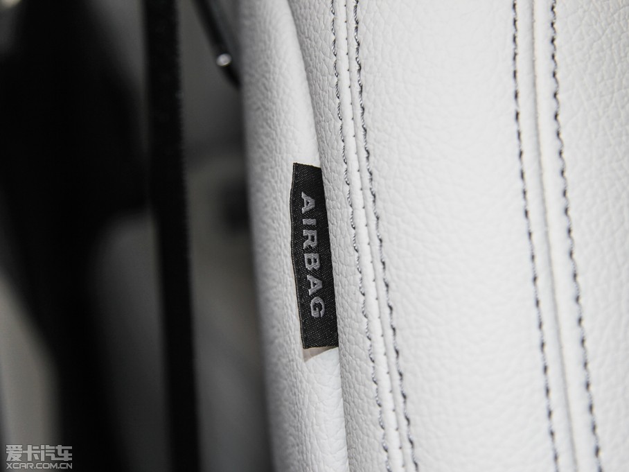 2015YGLA GLA 220 4MATIC r(sh)