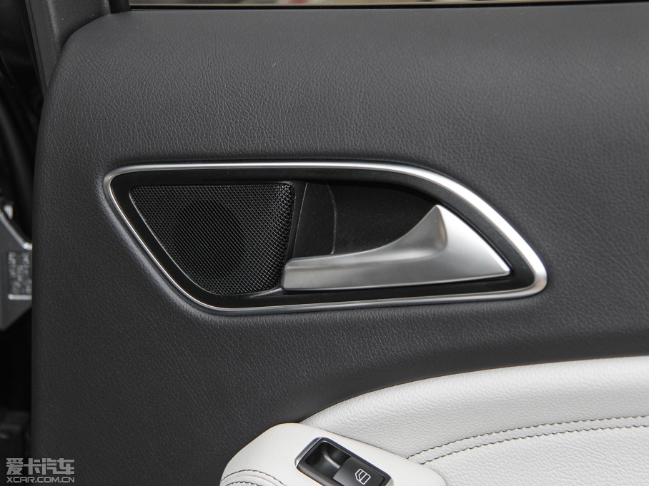 2015YGLA GLA 220 4MATIC r