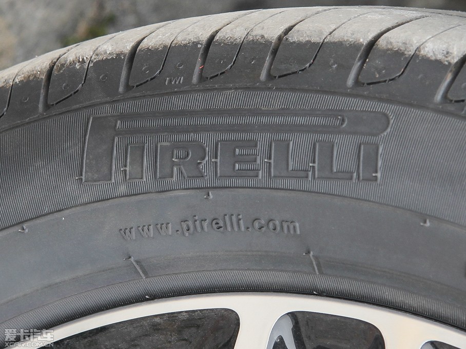 2015YGLA GLA 220 4MATIC r